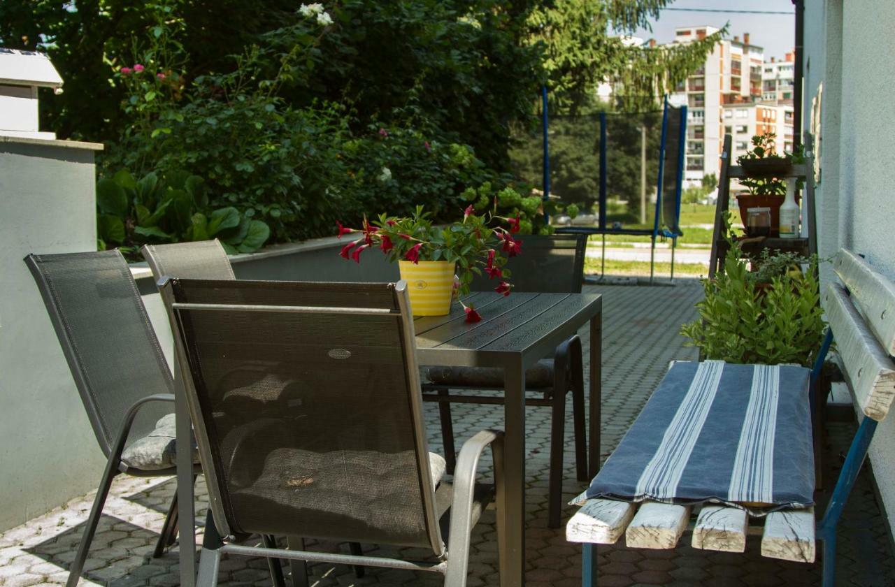 Apartment Magnolija - Free Parking Karlovac Exterior foto