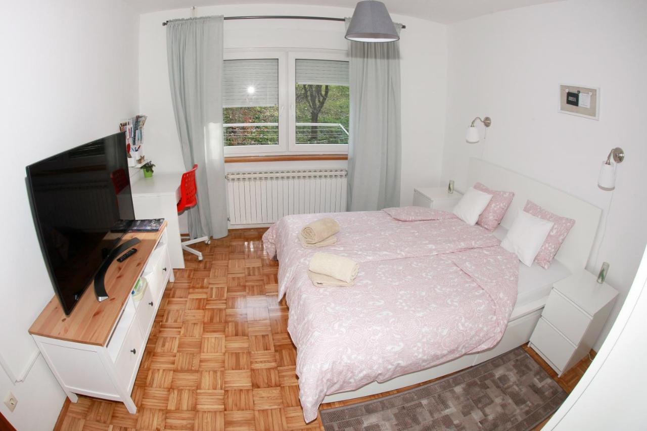 Apartment Magnolija - Free Parking Karlovac Exterior foto